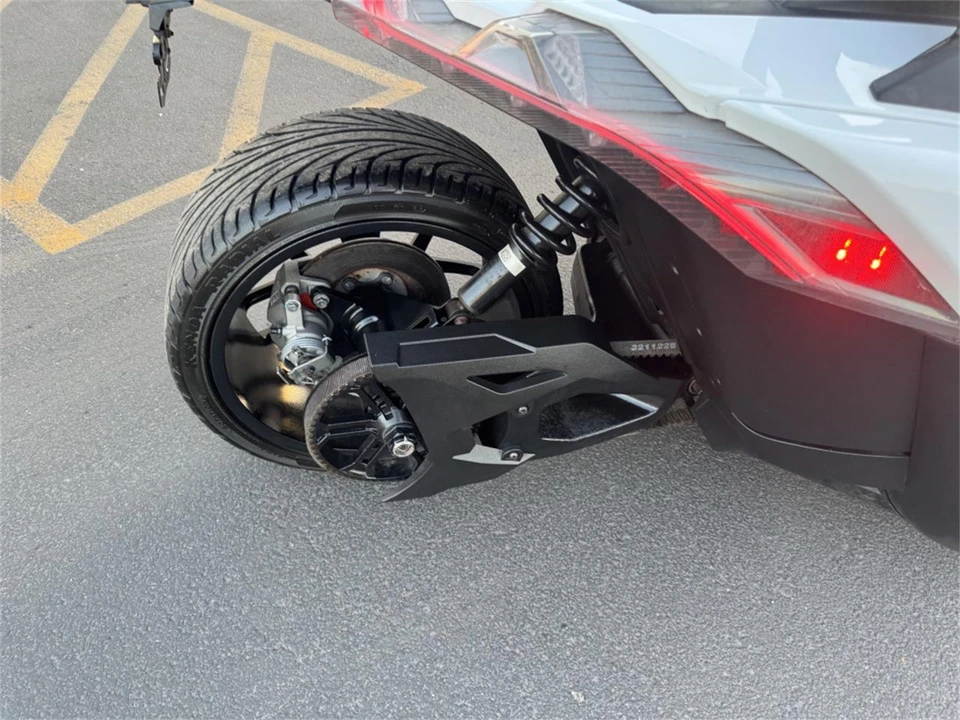2021 Polaris Slingshot - Image 16 of 18