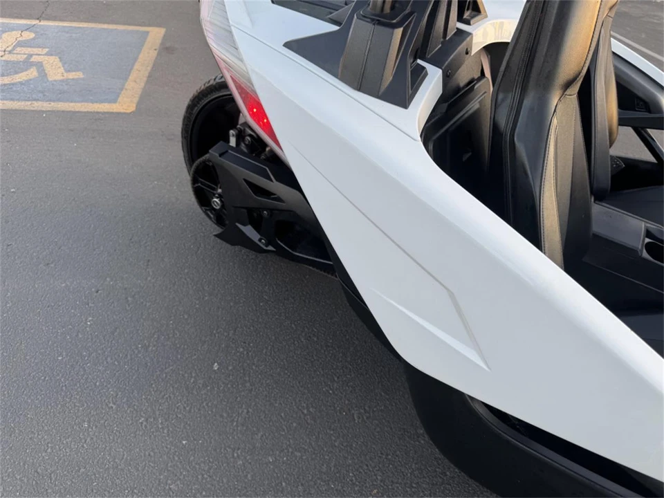 2021 Polaris Slingshot - Image 14 of 18