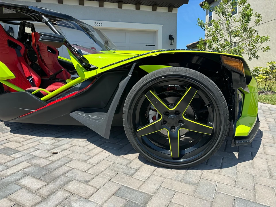 2021 Polaris Slingshot - Image 27 of 31