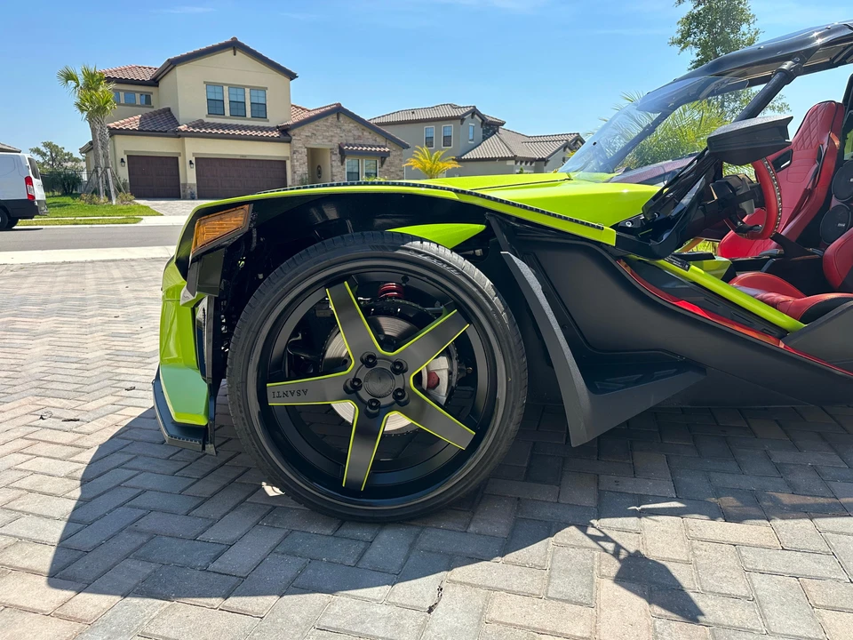 2021 Polaris Slingshot - Image 25 of 31