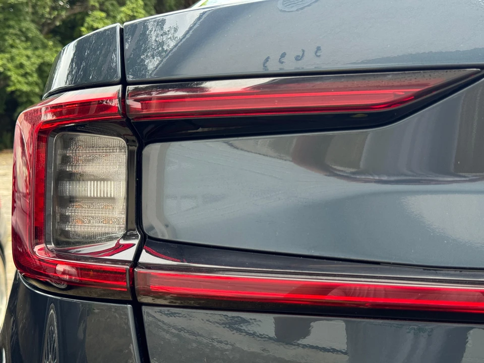 2021 Polestar 2 - Image 14 of 31