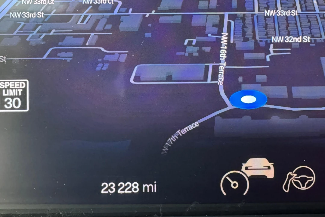 2021 Polestar 2 - Image 24 of 31