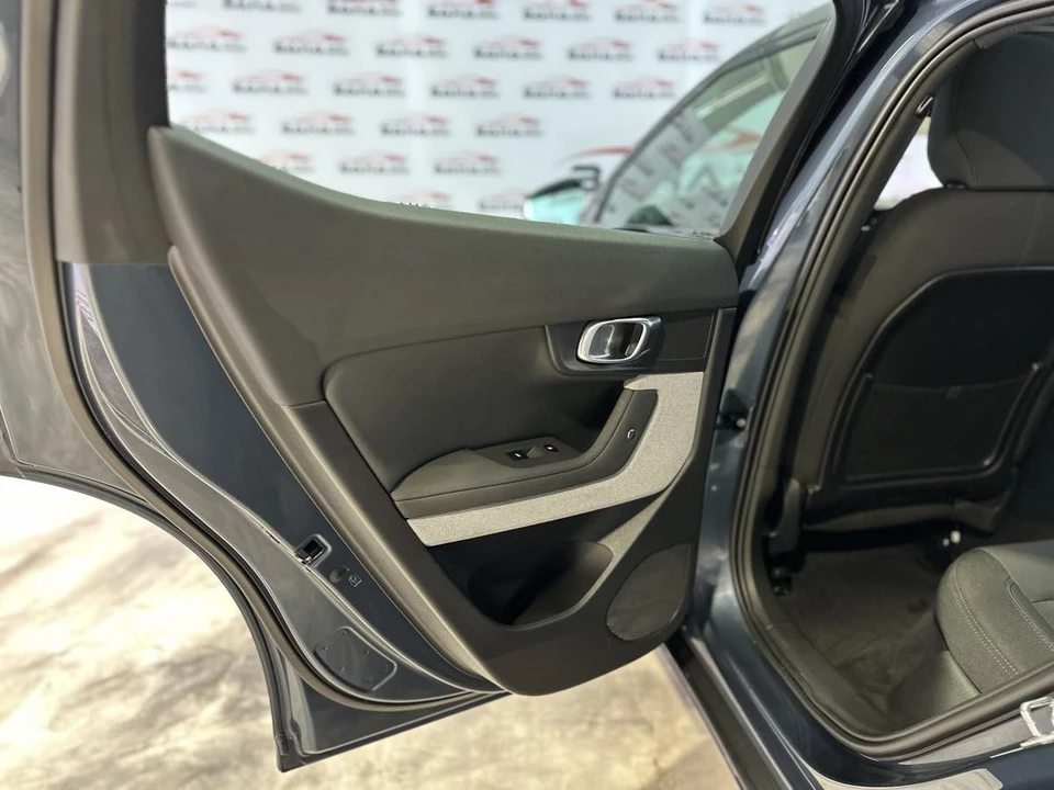 2021 Polestar 2 - Image 11 of 21
