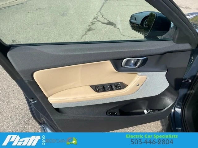 2021 Polestar 2 - Image 17 of 21