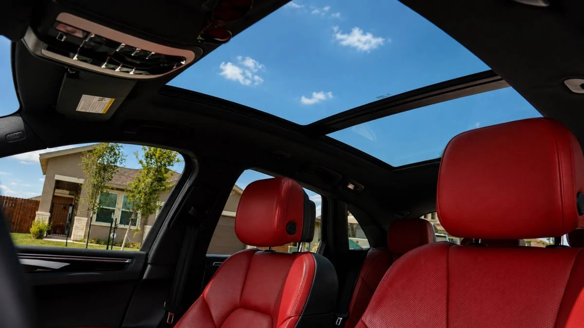 2021 Porsche Macan - Image 9 of 11