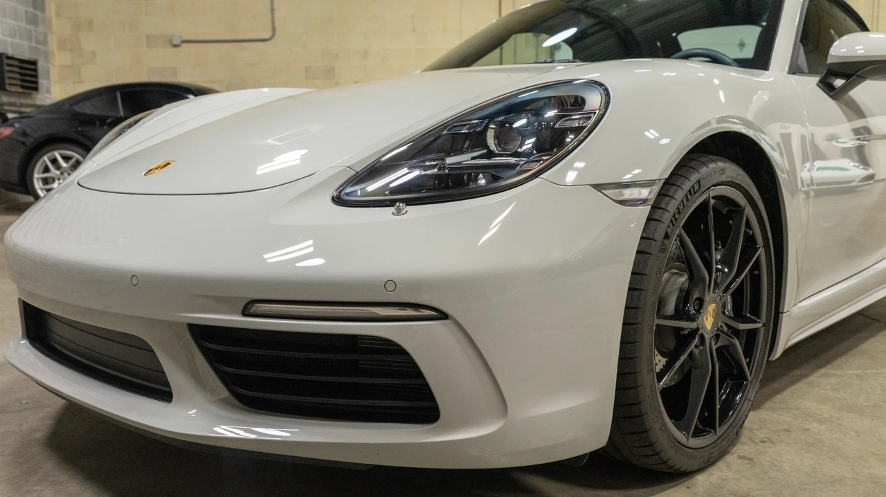 2021 Porsche 718 Boxster - Image 25 of 31