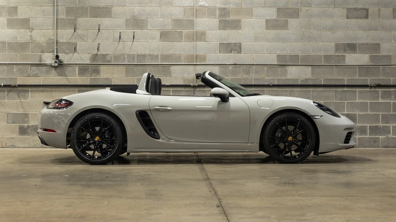 2021 Porsche 718 Boxster - Image 10 of 31