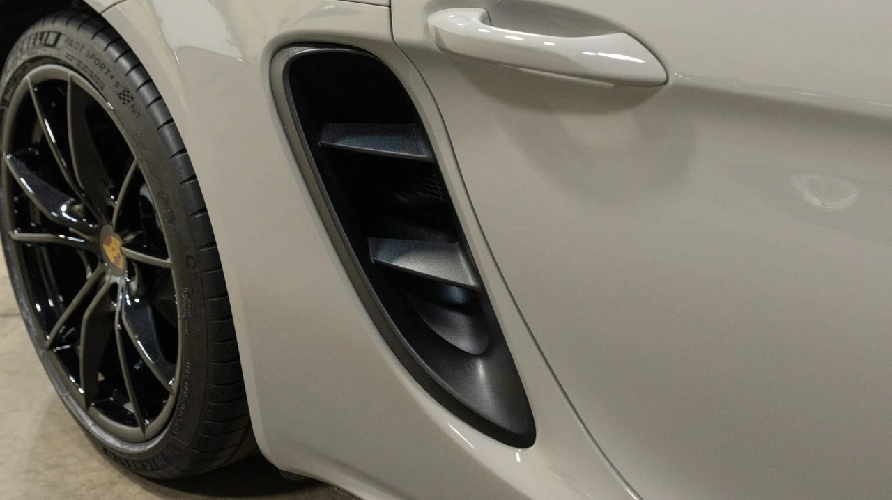 2021 Porsche 718 Boxster - Image 19 of 31