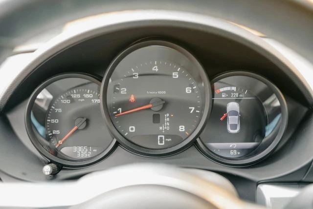 2021 Porsche 718 Cayman - Image 10 of 31