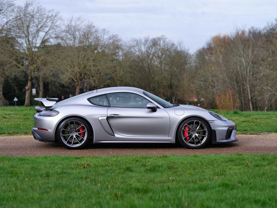 2021 Porsche 718 Cayman GT4 - Image 8 of 31