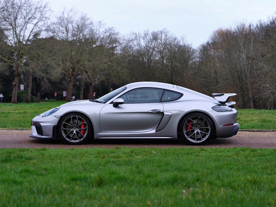 2021 Porsche 718 Cayman GT4 - Image 4 of 31
