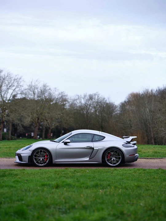 2021 Porsche 718 Cayman GT4 - Image 17 of 31