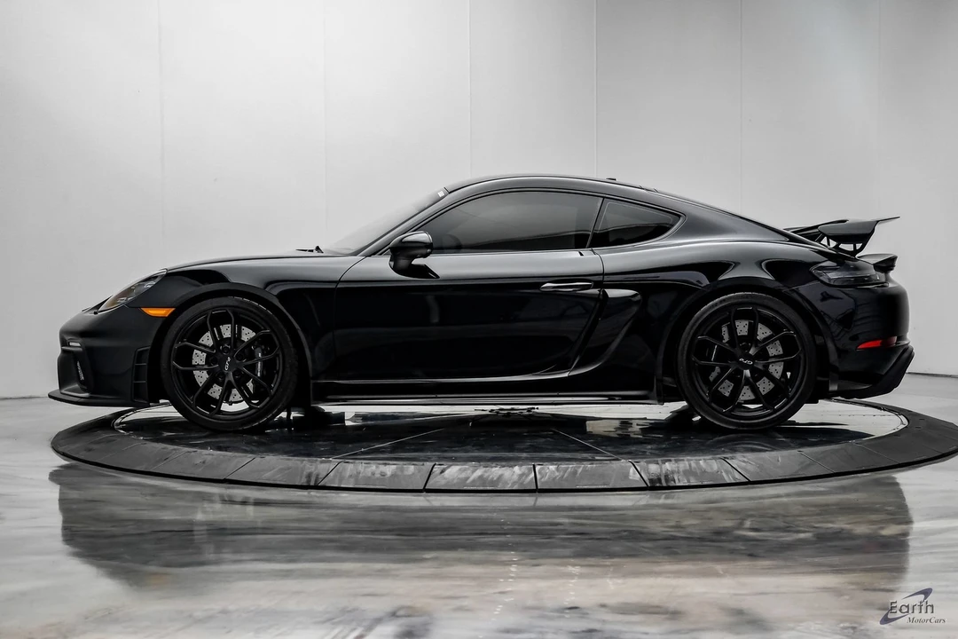 2021 Porsche 718 Cayman GT4 - Image 7 of 31