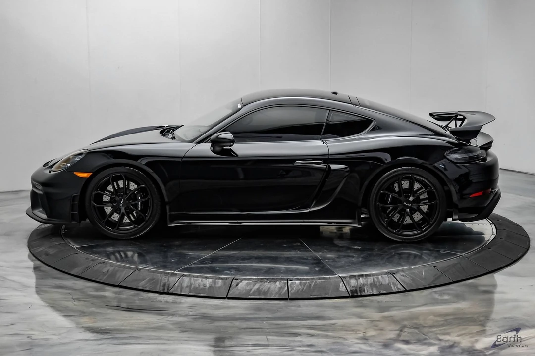 2021 Porsche 718 Cayman GT4 - Image 8 of 31