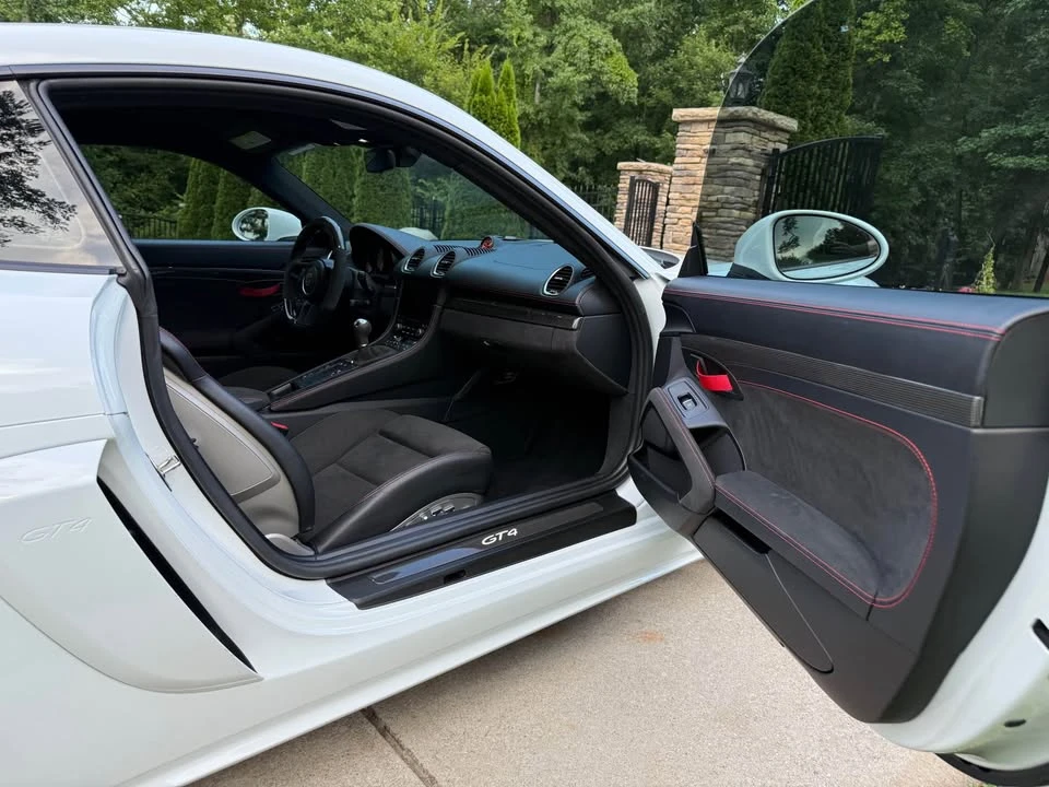 2021 Porsche 718 Cayman GT4 - Image 10 of 16