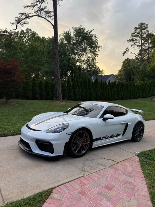 2021 Porsche 718 Cayman GT4 - Image 3 of 16