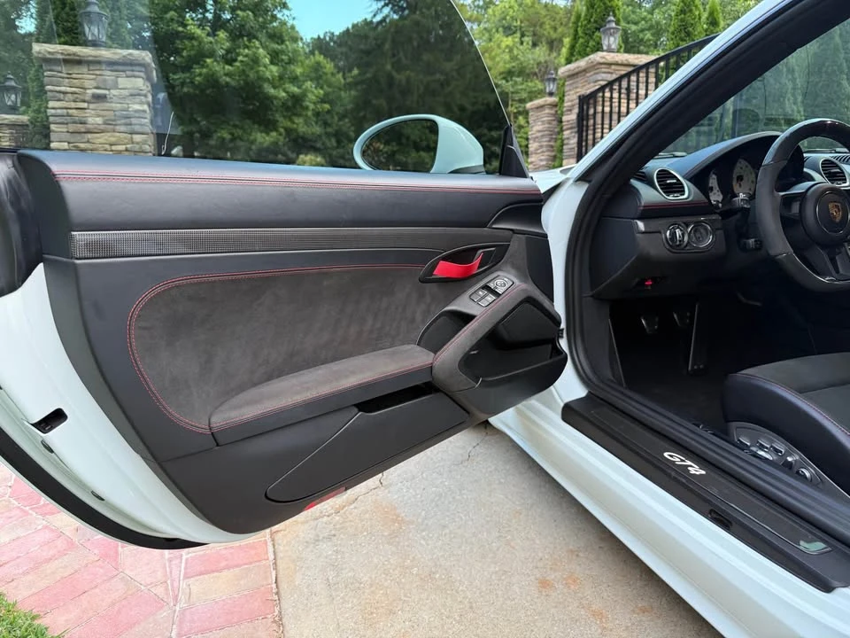 2021 Porsche 718 Cayman GT4 - Image 13 of 16