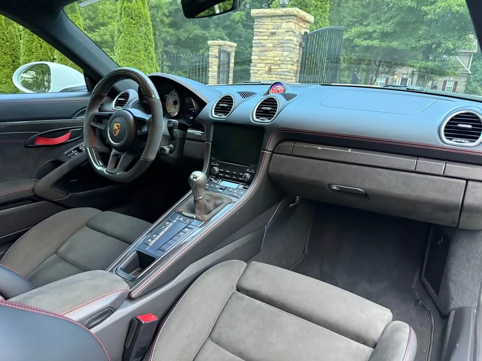 2021 Porsche 718 Cayman GT4 - Image 5 of 16