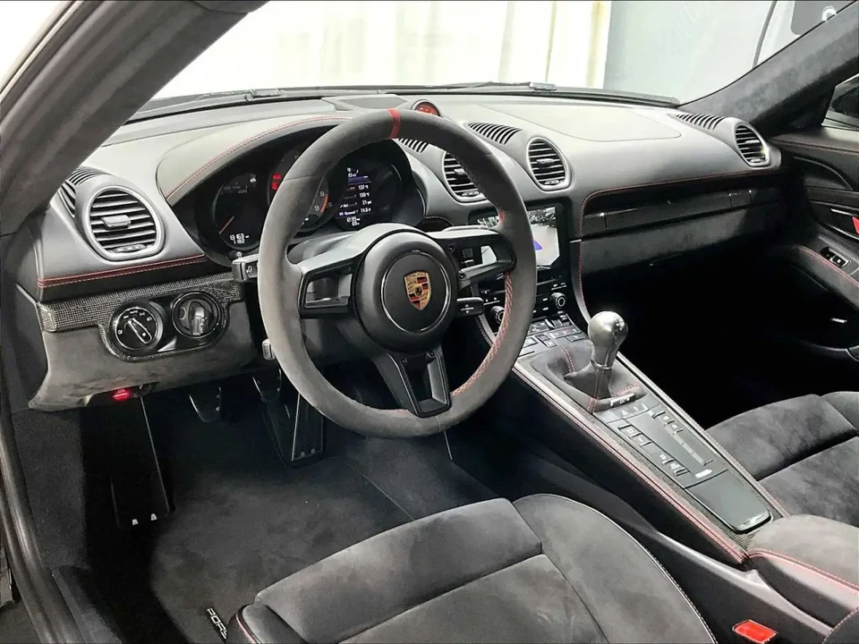 2021 Porsche 718 Cayman GT4 - Image 4 of 6