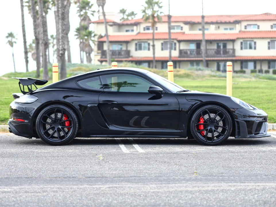 2021 Porsche 718 Cayman GT4 - Image 16 of 31