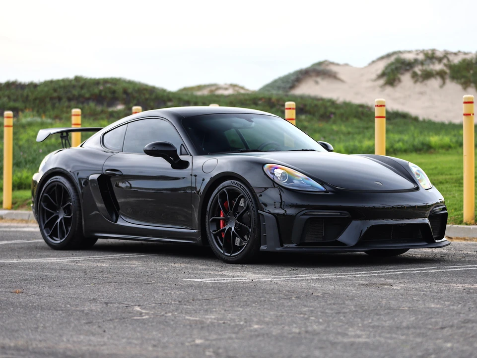2021 Porsche 718 Cayman GT4 - Image 17 of 31