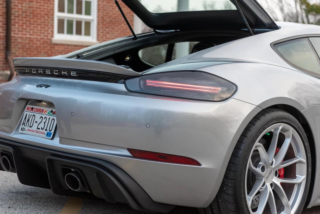 2021 Porsche 718 Cayman GT4 - Image 23 of 31