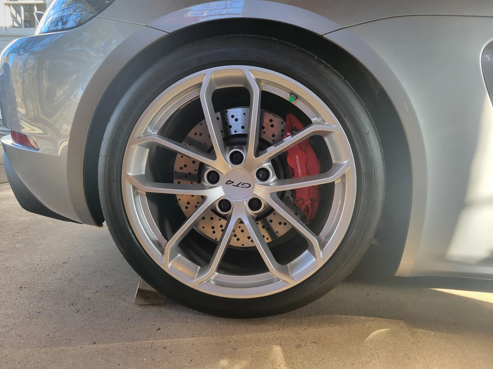 2021 Porsche 718 Cayman GT4 - Image 27 of 31