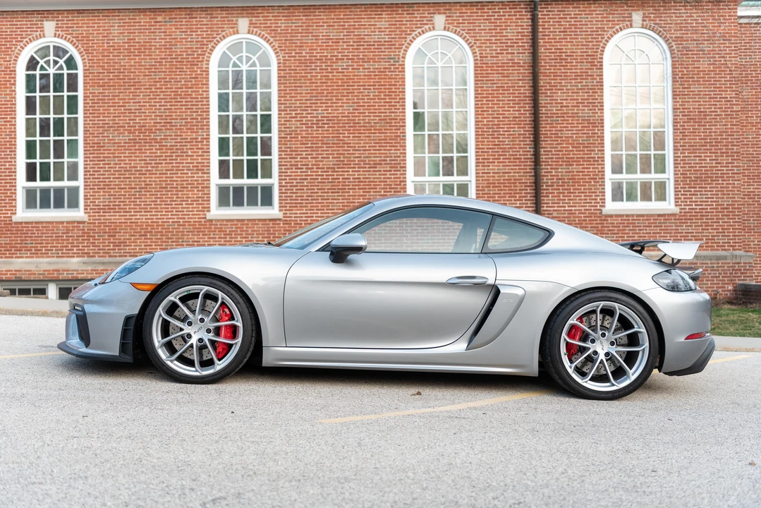 2021 Porsche 718 Cayman GT4 - Image 9 of 31