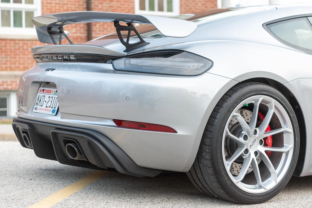 2021 Porsche 718 Cayman GT4 - Image 22 of 31
