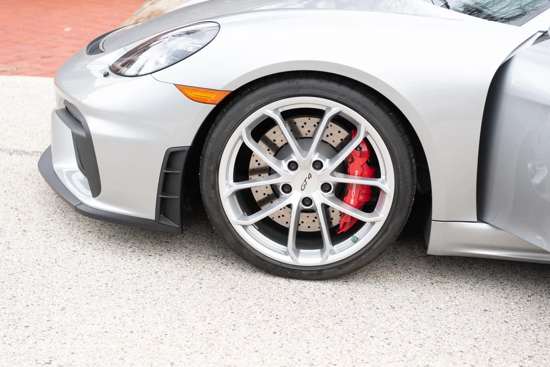 2021 Porsche 718 Cayman GT4 - Image 17 of 31