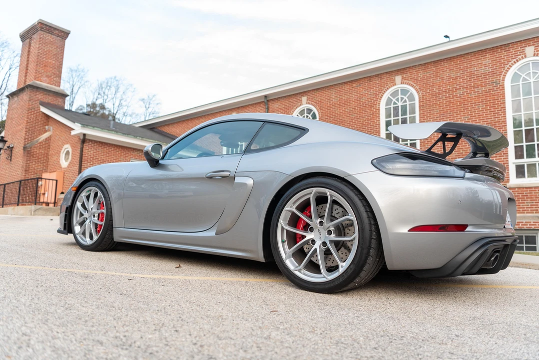 2021 Porsche 718 Cayman GT4 - Image 10 of 31