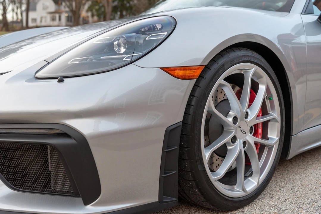 2021 Porsche 718 Cayman GT4 - Image 16 of 31
