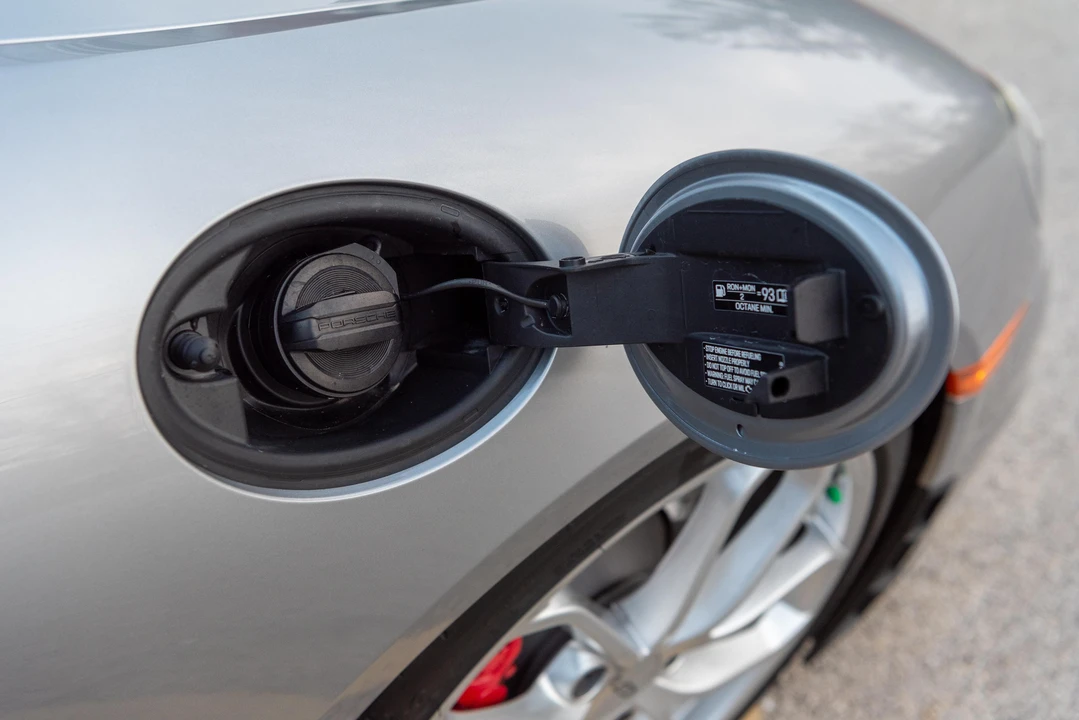 2021 Porsche 718 Cayman GT4 - Image 24 of 31