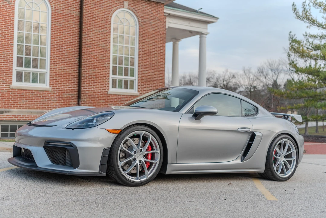 2021 Porsche 718 Cayman GT4 - Image 8 of 31