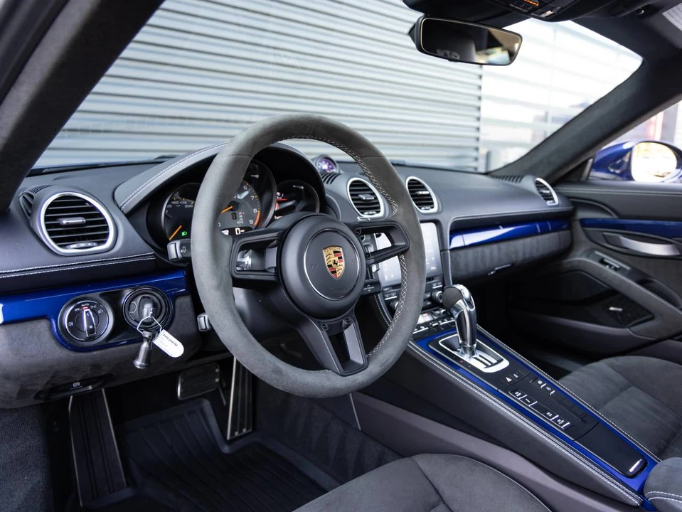 2021 Porsche 718 Cayman GT4 - Image 4 of 5
