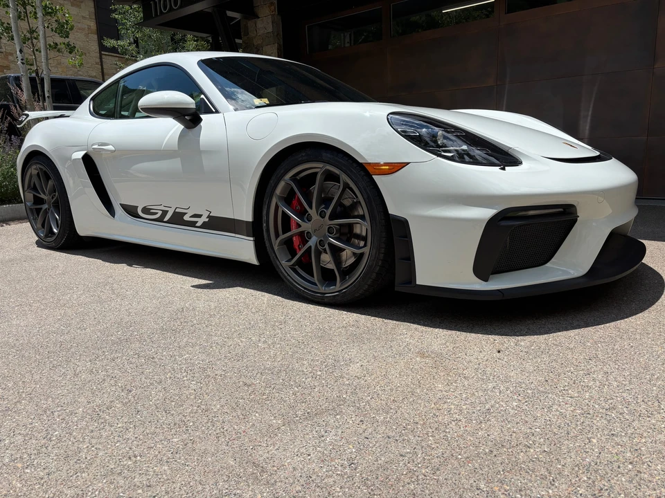 2021 Porsche 718 Cayman GT4 - Image 27 of 31