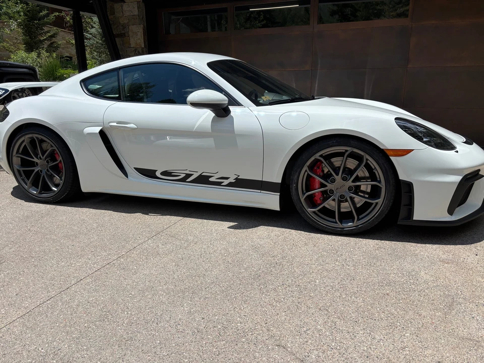 2021 Porsche 718 Cayman GT4 - Image 28 of 31
