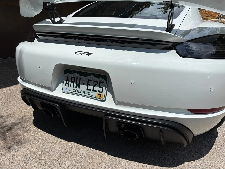 2021 Porsche 718 Cayman GT4 - Image 22 of 31