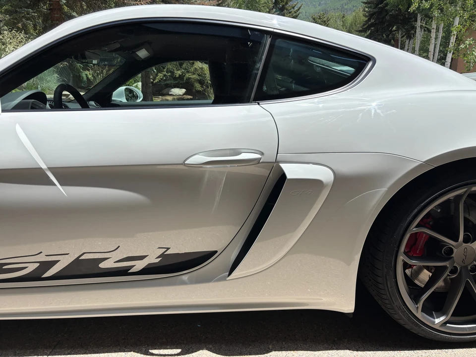 2021 Porsche 718 Cayman GT4 - Image 17 of 31