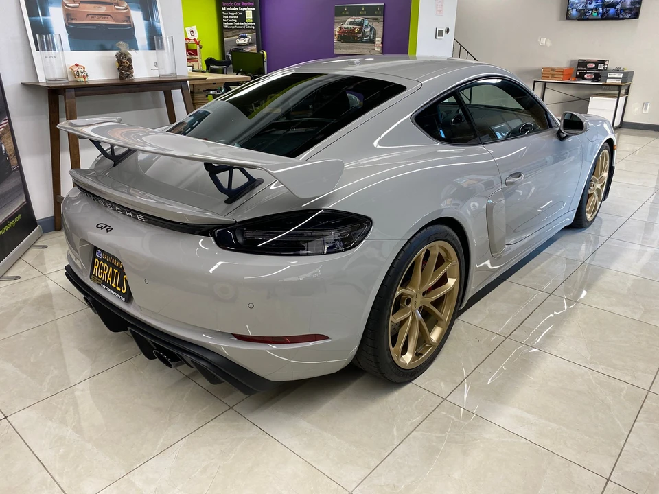 2021 Porsche 718 Cayman GT4 - Image 27 of 31