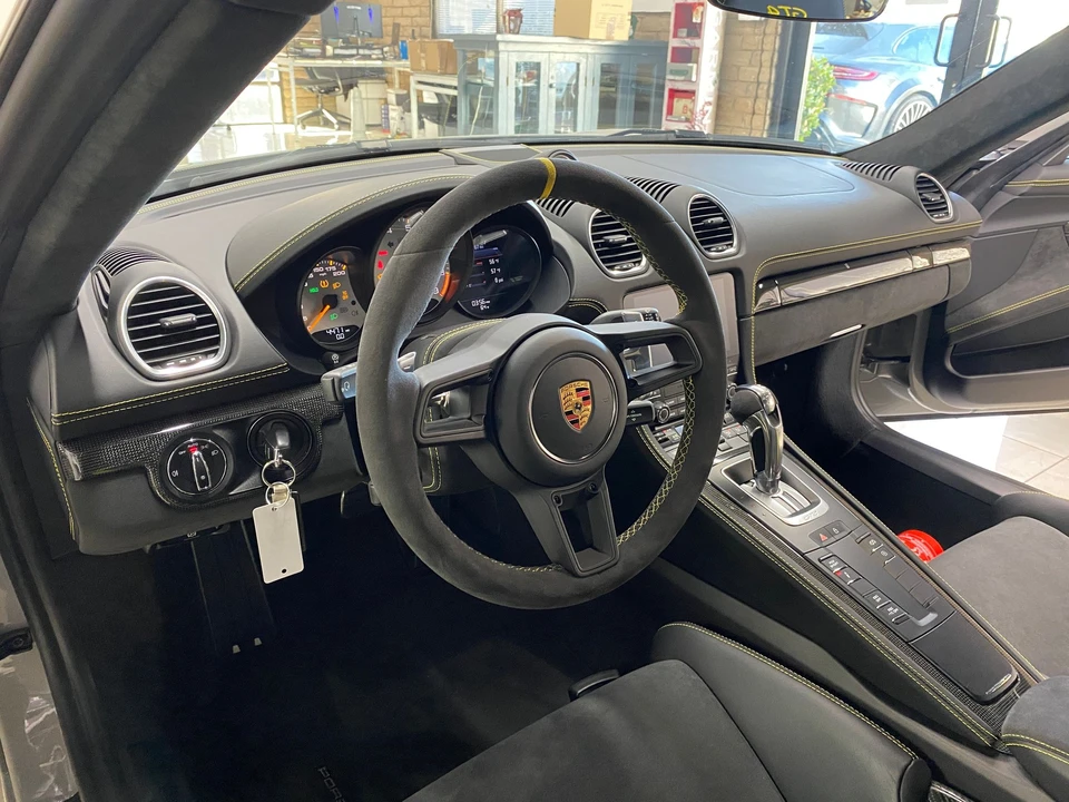 2021 Porsche 718 Cayman GT4 - Image 8 of 31