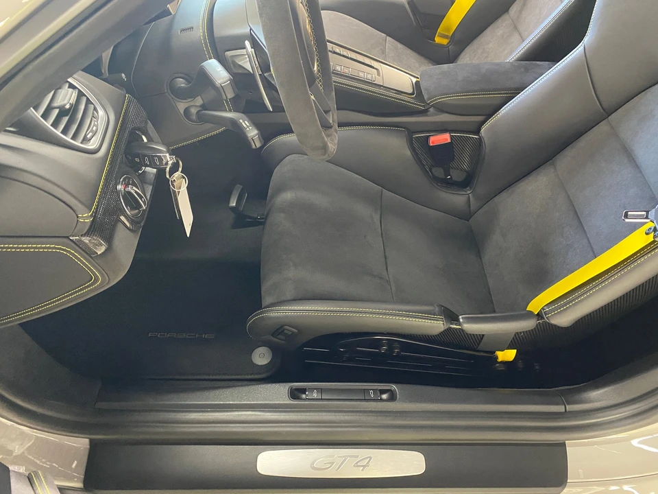 2021 Porsche 718 Cayman GT4 - Image 21 of 31