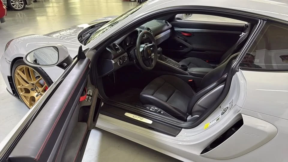 2021 Porsche 718 Cayman - Image 16 of 20