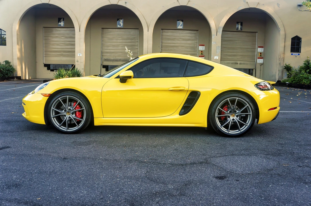 2021 Porsche 718 Cayman S - Image 8 of 31