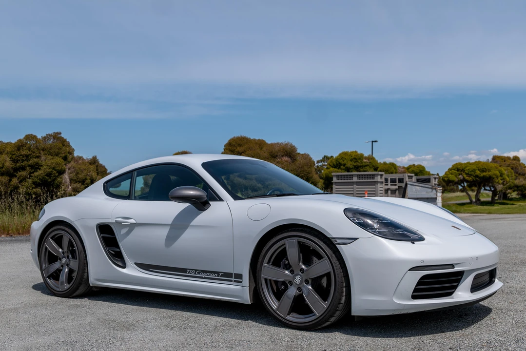 2021 Porsche 718 Cayman T - Image 18 of 31