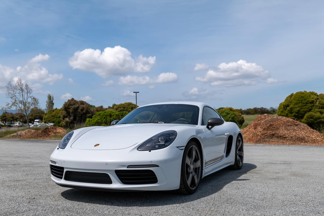 2021 Porsche 718 Cayman T - Image 7 of 31