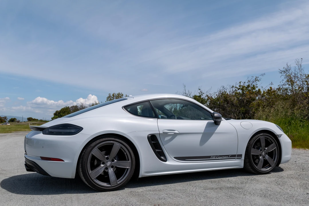 2021 Porsche 718 Cayman T - Image 16 of 31