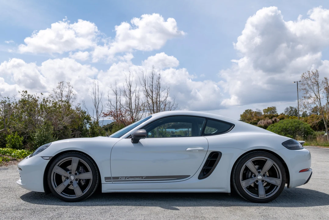2021 Porsche 718 Cayman T - Image 9 of 31