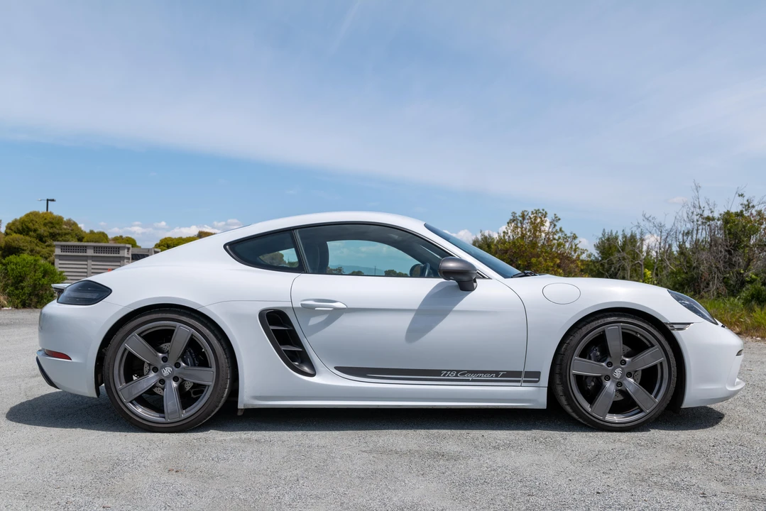 2021 Porsche 718 Cayman T - Image 17 of 31