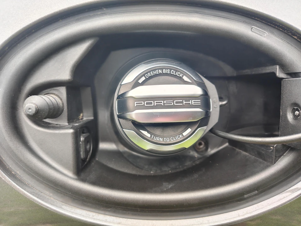 2021 Porsche 718 Cayman - Image 19 of 31